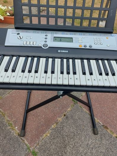 Yamaha YPT200 keyboard