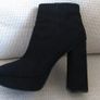 Black NEW LOOK platform  ankle boots, excellent condition Image 2