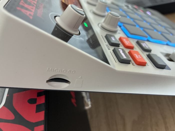Akai Mpc Sample & 256 Sd card