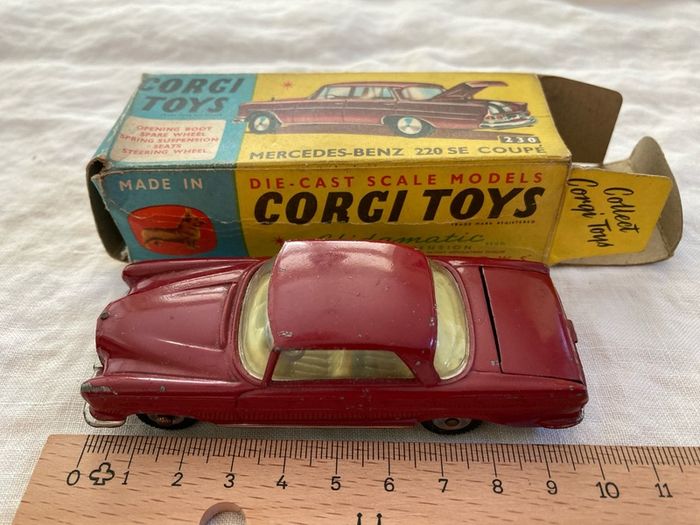 Corgi 230. Mercedes 220SE . 2 door coupe. 1962/64. Boxed. Excellent condition. Rare model.