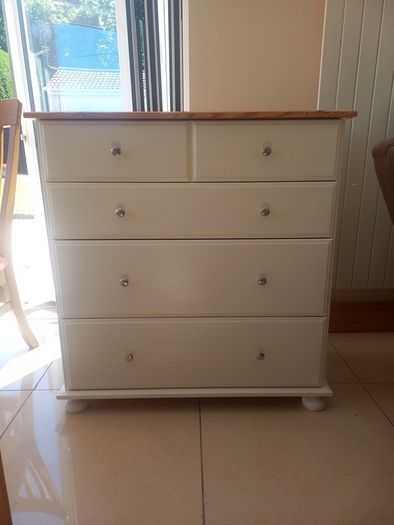 chest of drawers