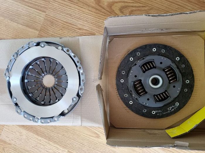 Ford Mazda Luk Clutch Kit 2 Bnib