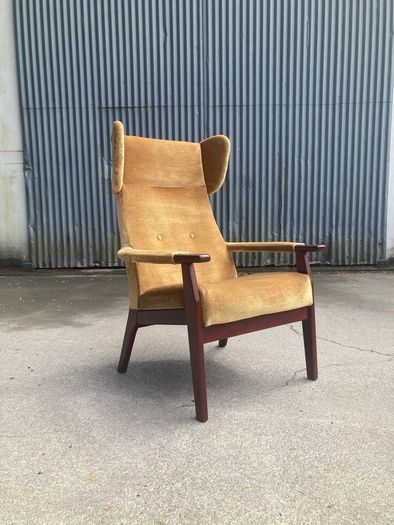 Parker Knoll PK1071 Wingback Armchair - Warehouse and Showroom Open Saturday  8th August 12 till 4pm Eircode R95T227