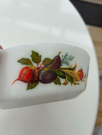 Vintage 60s Pyrex dish