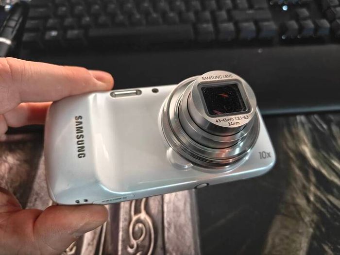 Samsung S4 Zoom