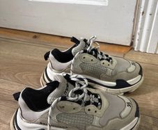 Balenciaga triple s trainers