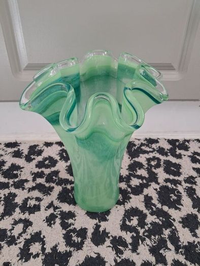 Handkerchief style glass vase