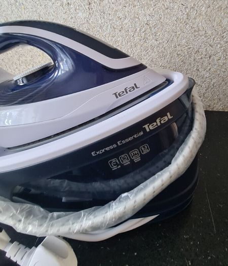 Tefal Express Essential Steam Generator Iron