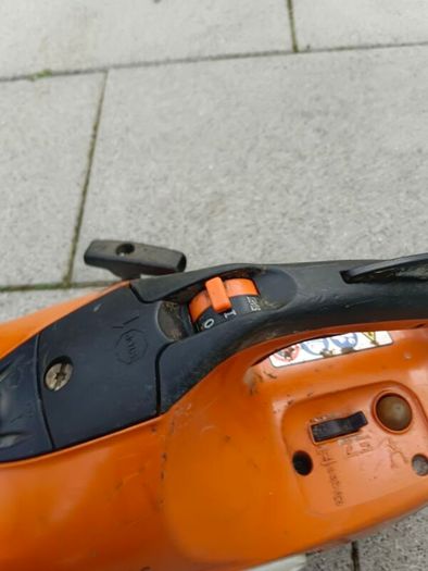 Stihl TS - 410 consaw with 12" inch diamond disc in excellent working condition, which starts half pull. Just had a full service.