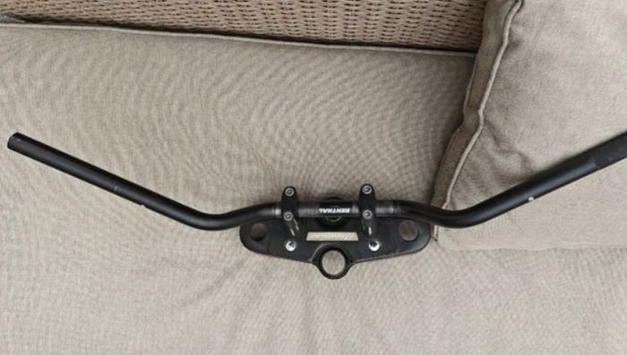 Hayabusa renthal handlebar riser