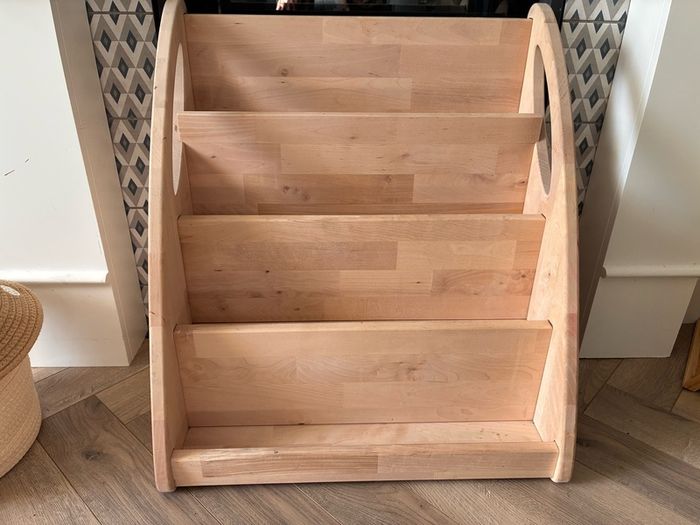 Montessori bookshelf