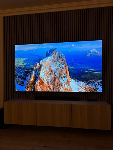 Samsung 77 inch OLED 4K Smart TV. Excellent Picture Quality. Only 1 year old.