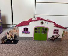Schleich stable