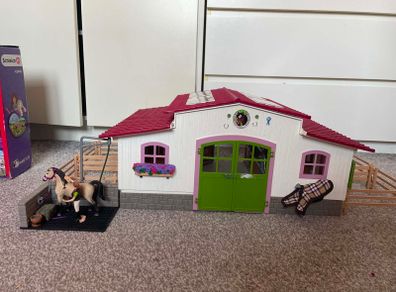 Schleich stable