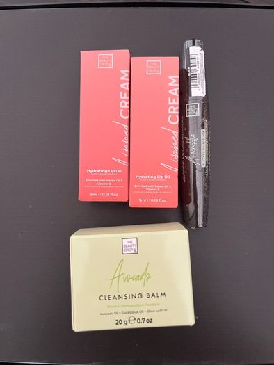 Beauty crop makeup bundle