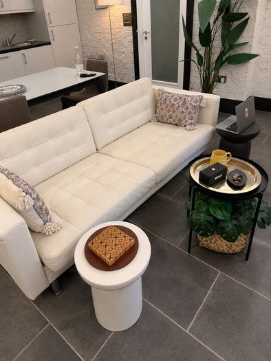 sofa Very good condition no tears or obvious discoloration