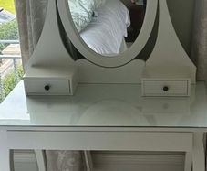 vanity table