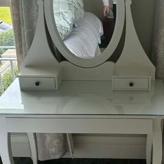 vanity table