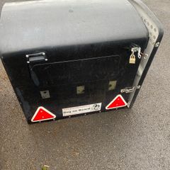 Dog Box Hitch mounted Fiberglass