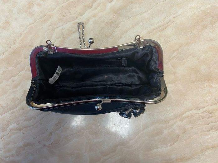 Black clutch