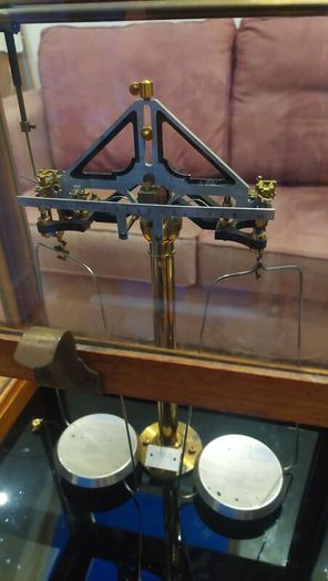 GALLENKAMP & Co apothecary scales