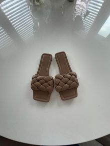 H&M stone colour plait affect slides