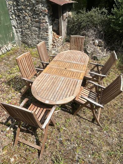 Hardwood extendable patio table