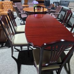 mahogany extensible tables+ 6 chairs