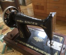 2 X singer sewing machines