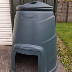 Compost Bin with lid