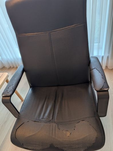 FREE to go - Black office chair - swivel base