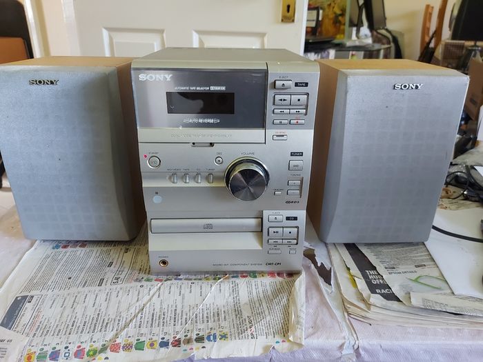 Sony Micro HiFi Component System, Model CMT-CP1, Radio, Tape & CD, all working fine and in very good condition