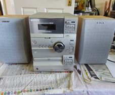 Sony Micro HiFi Component System, Model CMT-CP1, Radio, Tape & CD, all working fine and in very good condition