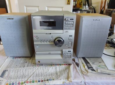 Sony Micro HiFi Component System, Model CMT-CP1, Radio, Tape & CD, all working fine and in very good condition