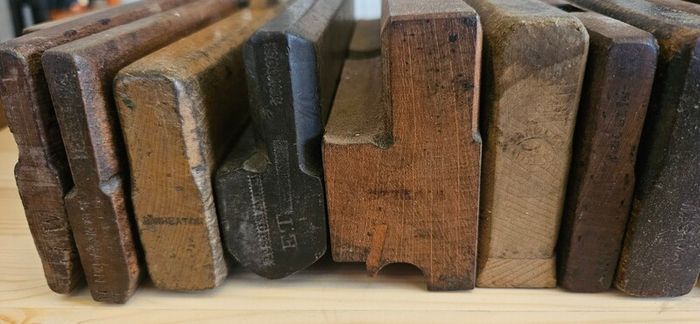 Mathieson plough plane and 17 moulding planes