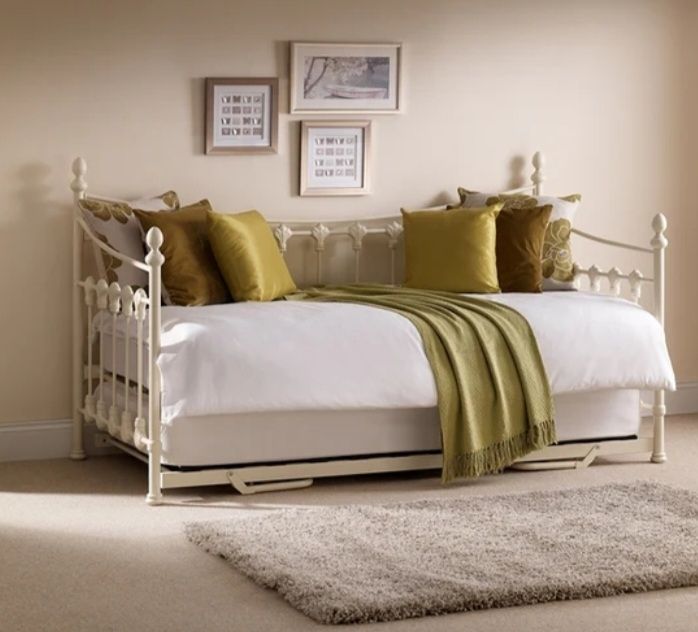 Versailles White Metal Daybed W/Optional Trundle