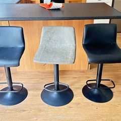 Bar stools x3