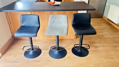 Bar stools x3