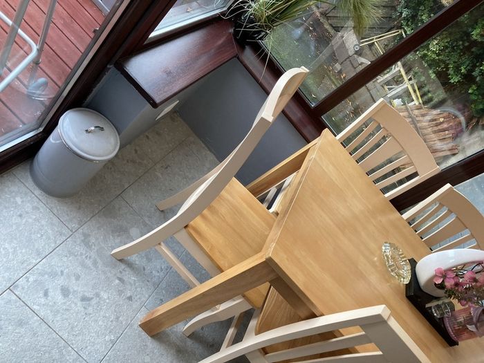 table and 6 chairs