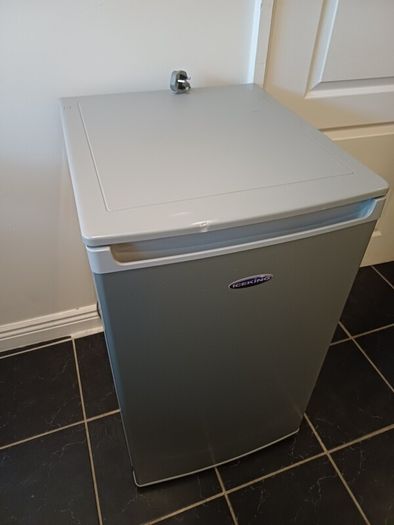 Undercounter freezer