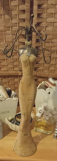 Vintage style jewellery stand