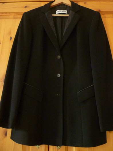 Gerry Weber Classic Dressy Formal Jacket blazer .  Size Medium 12 Eu 38.   Colour Jet Black. 100% Immaculate.