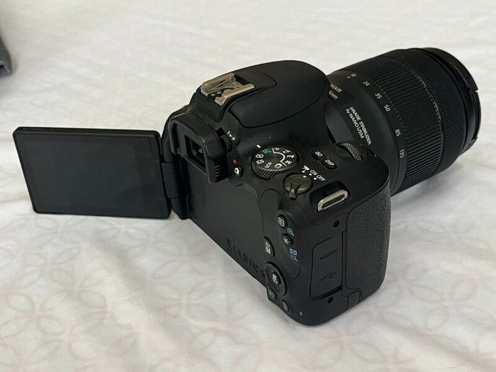 Canon EOS 200D Photography Bundle  Near NEW