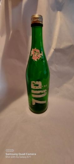 7up bottle with cap,used condition,nice advertising, price includes post to anywhere in Ireland thank you,see pictures,