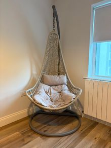 egg chair