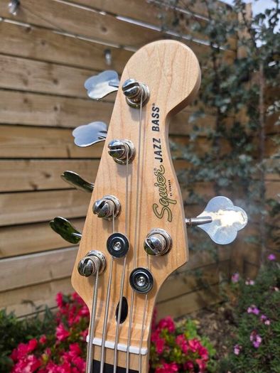 Squier Active Jazz Bass 5 String