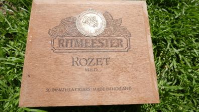 VINTAGE "Ritmeester Rozet", Made in Holland Cigar box.