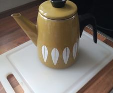 Catherine holm Norway olive green kettle