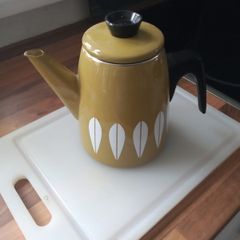 Catherine holm Norway olive green kettle