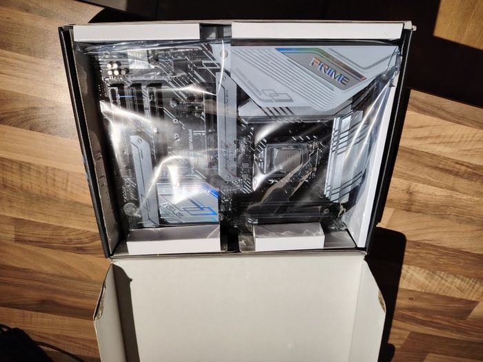 pc monitior and motherboard